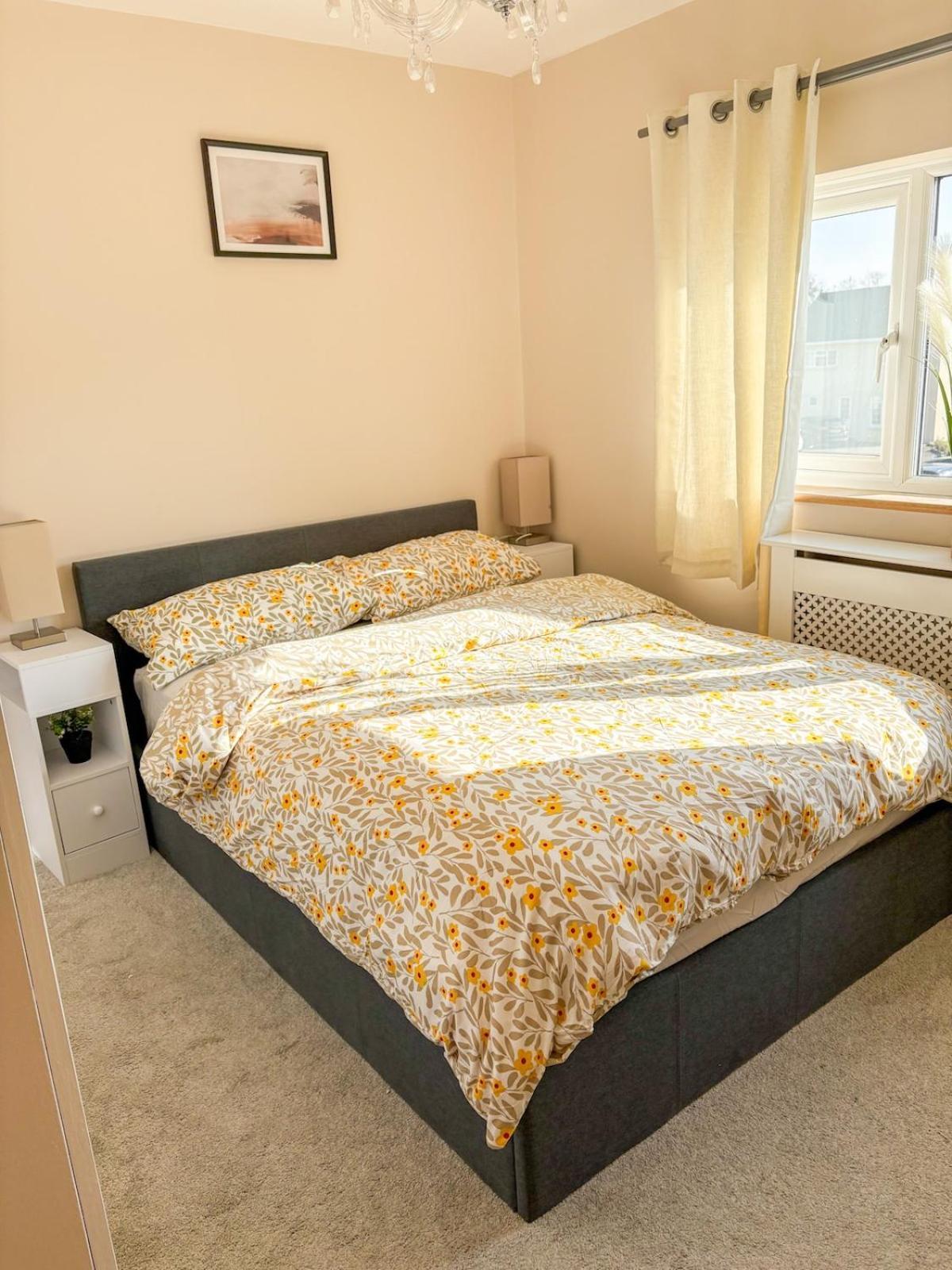 Home In Upminster Buitenkant foto